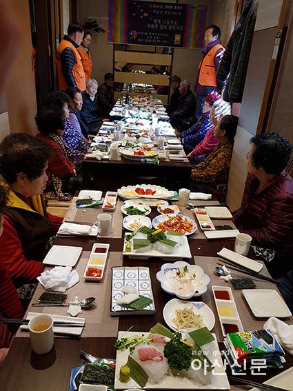 3. 온양1동 행복키움, 떡국 떡 제공.jpg