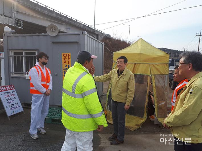 1. 축수산과, AI 차단 방역 - 1번 사진.jpg