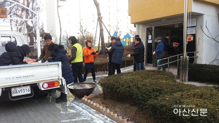 5. 정우새마을금고, 온양3동에 백미 후원 1.jpg