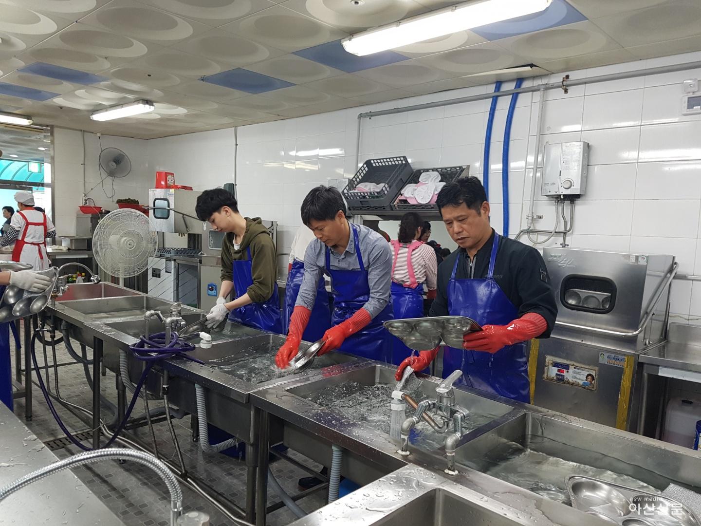 7. 경로장애인과, 경로식당 봉사활동 - 2번 사진.jpg