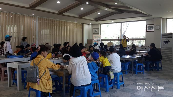 5. 여성가족과, 자녀와 함께하는 목장체험.jpg