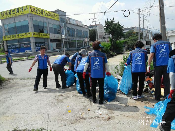 3. 인주면,  현대자동차 직원과 함께 환경캠페인 - 2번 사진.jpg