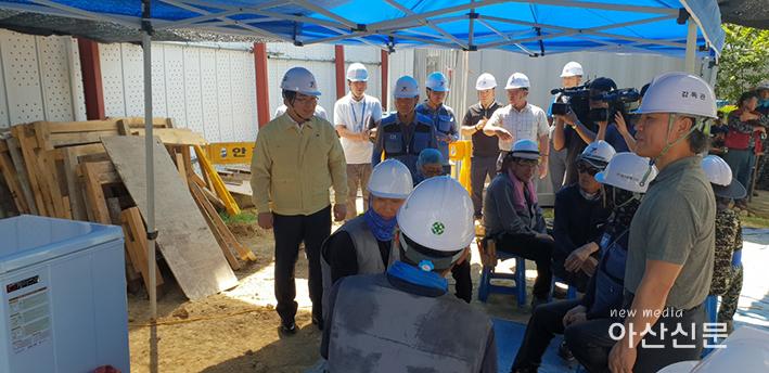 1번 사진 - 폭염상황 점검 (건설현장 방문 모습 1).jpg