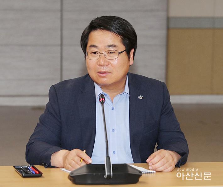 1. 홍보담당관, 오세현 아산시장 확대간부회의 주재 모습 (2018. 8.20.).jpg