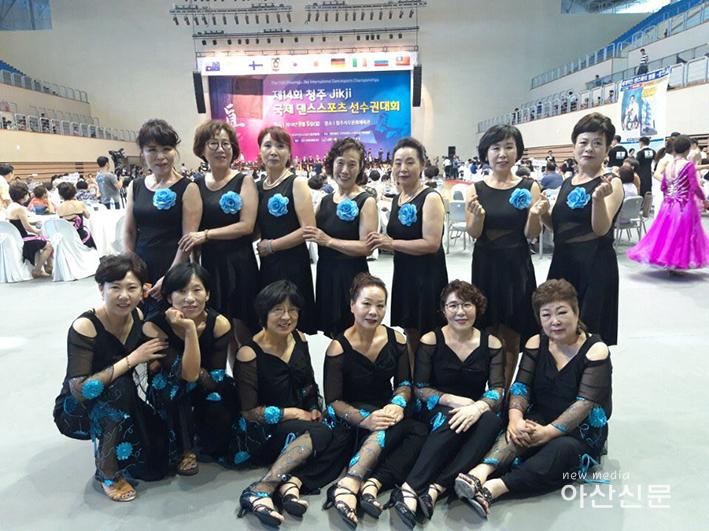 9. 온양3동 주민자치 댄스스포츠팀, 최우수상 수상 1.jpg