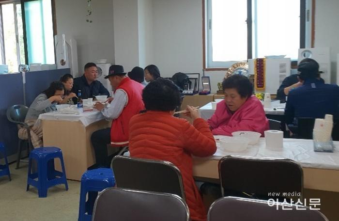 2. 배방 백합라이온스클럽, 음식바자회.jpg