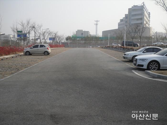 도의회청사 옥외주차장.JPG