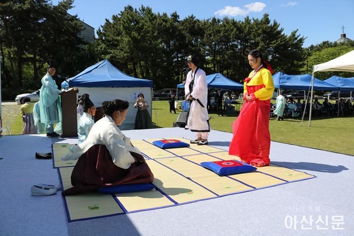 성년례에 참가한 대표학생 (관자와 계자).JPG