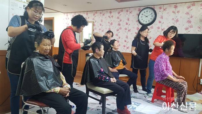 3.온양5동 5월 염색봉사 활동사진.png