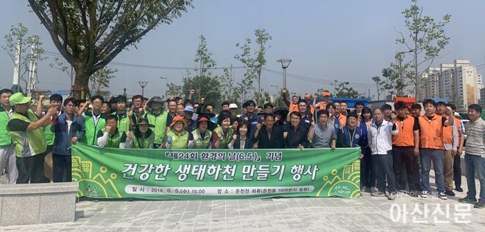 2.행사참석 단체사진.jpg