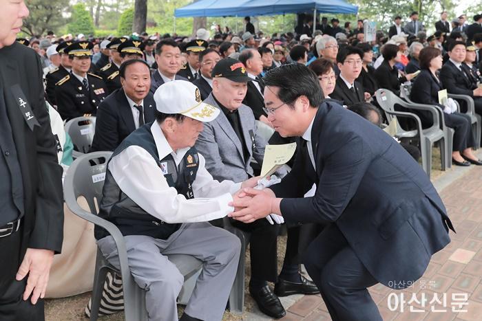 1-2.제64회 현충일 추념식 거행-2370.jpg