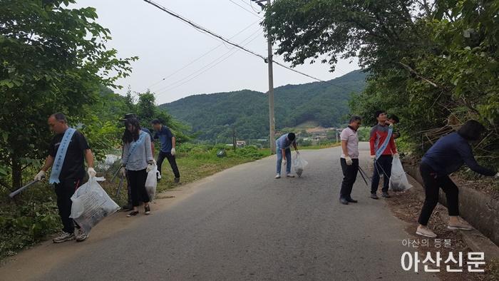 6. 아산시농촌자원과, 자매결연마을 봉사활동 (환경정화).jpg