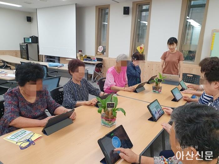 4. 아산시치매안심센터, 새롭게 치매예방 전산화 인지장비 등 도입.jpg