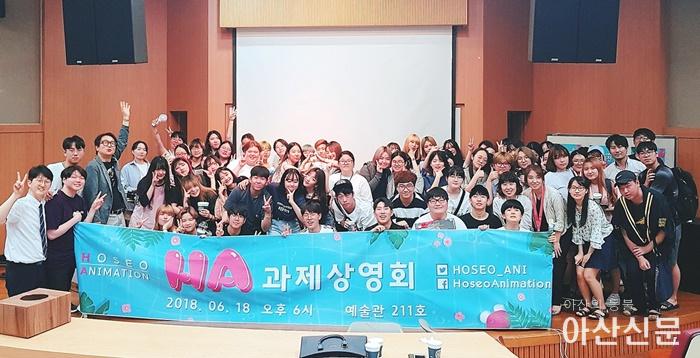 애니메이션전공 과제전 단체사진.jpg