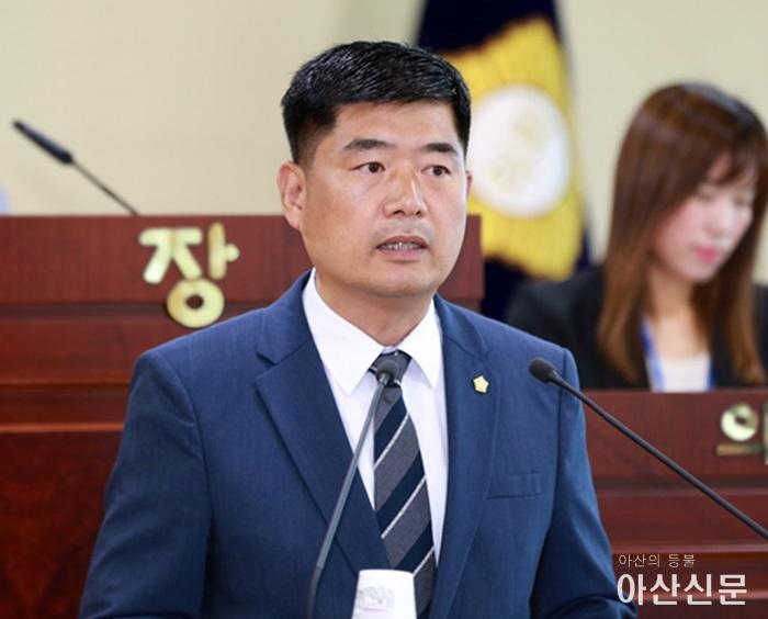 맹의석의원이 제214회 임시회에서 5분 자유발언을 하고 있다..JPG