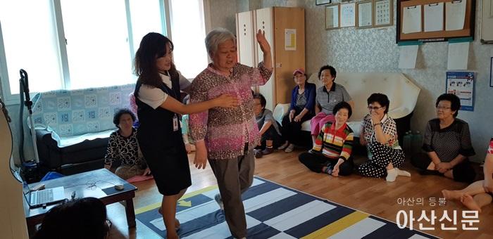 5-1. 아산시, 찾아가는 어르신 교통안전교육으로 교통사고 예방.jpg