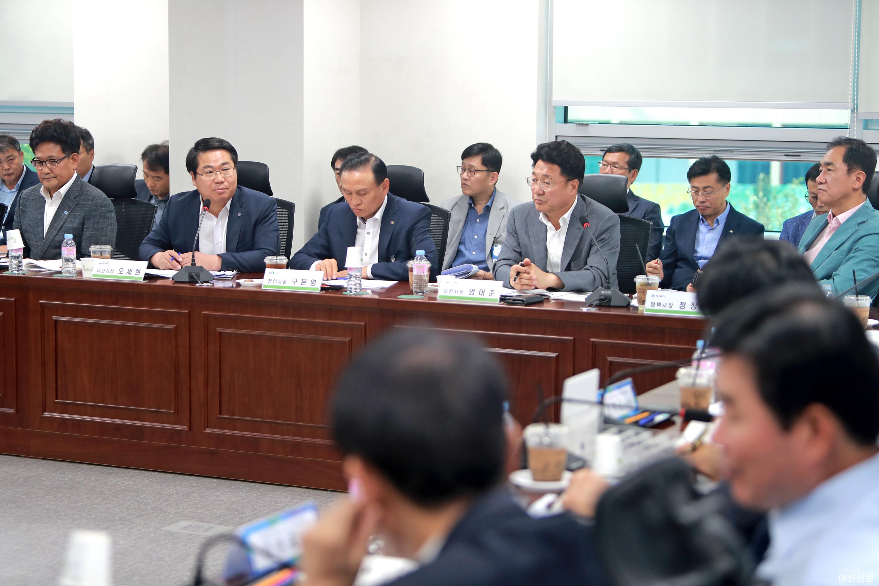 1-2.일본수출규제 대응 소재·부품·장비·인력 발전 특위, 기초자치단체장 간담회ASA_6215.jpg