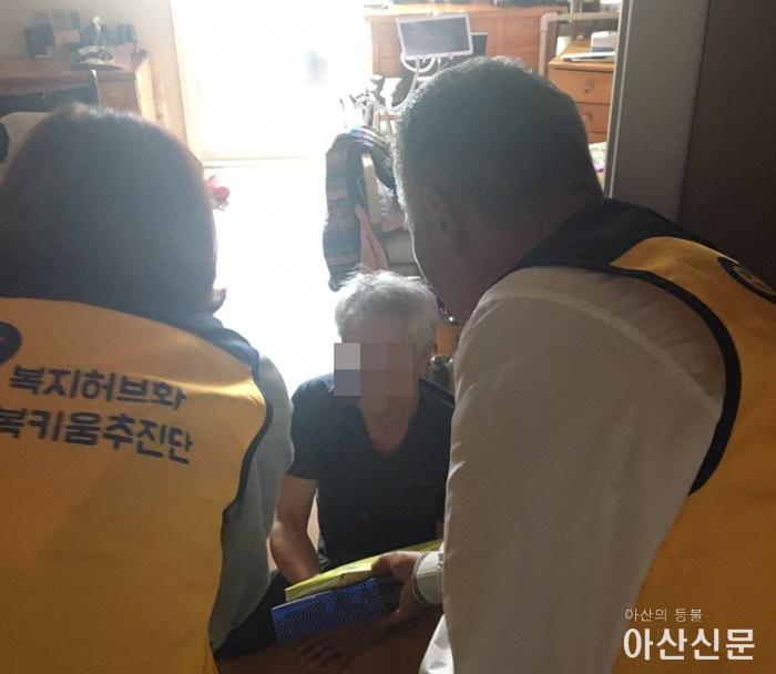 2.신창면 독거노인 속옷 지원.jpg