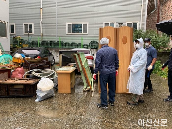 2. 온양3동 복지사각지대 가구 집수리.jpg