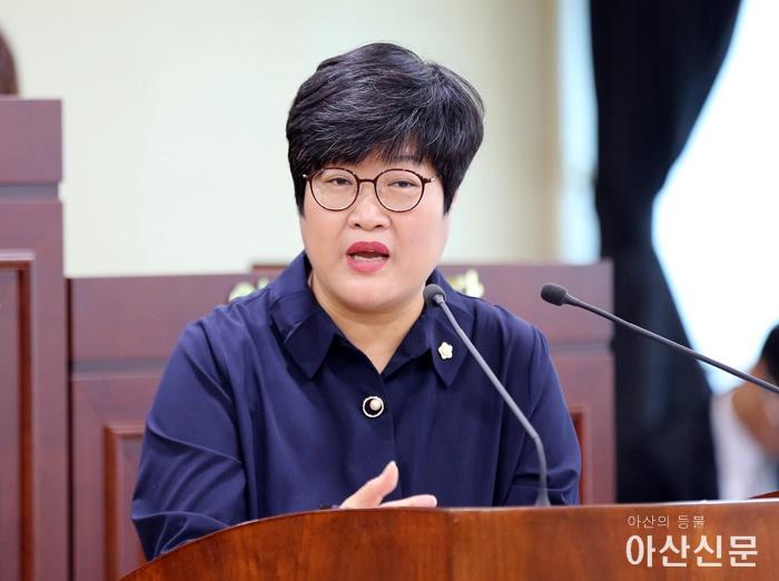 김희영의원은 2019년도 예산편성 사업중 미완료 사업현황 및 사유와 그에 따른 대책에 대하여 구체적 답변을 요구했다.JPG