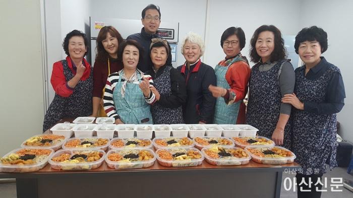 3.신창면 행복키움추진단 밑반찬봉사.jpg