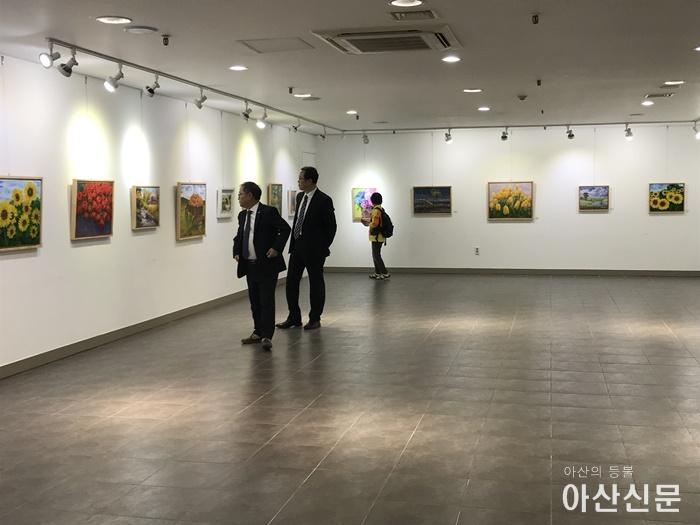 3. 온양2동 주민자치프로그램 서양화교실 작품전시회 “예향전” 개최.jpg