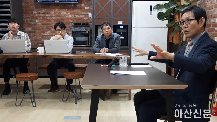 기자간담회_1 copy.jpg