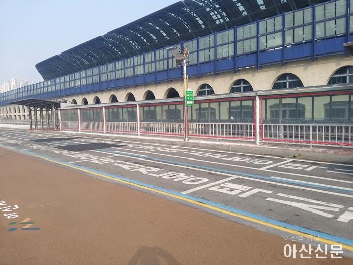 아산시 한파대비 택시승강장 바람막이 설치.jpg