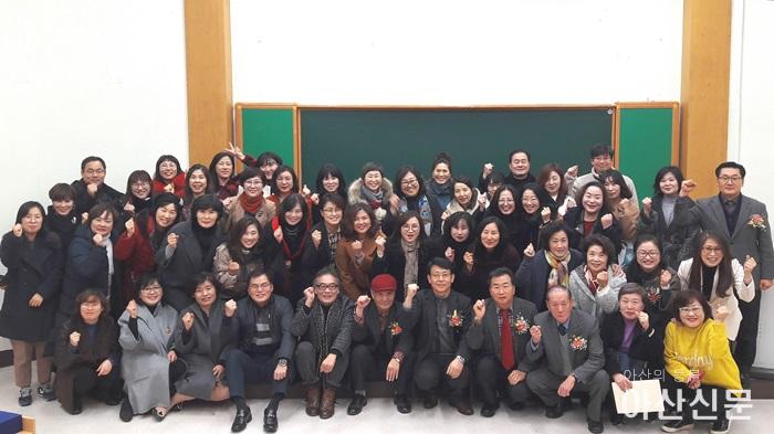 호서대학교 평생교육원 송년의밤 단체사진.jpg