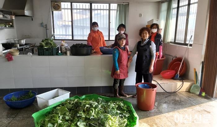 2.인주면사랑나눔회 반찬나눔.jpg