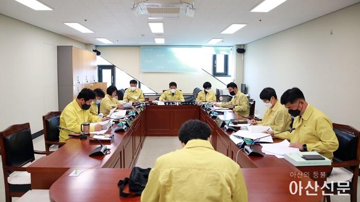 아산시의회 예산결산특별위원회(위원장 이상덕)는 상임위원회에서 예비심사를 마치고 회부된 결과를 제2차 예결위를 통하여 심사의결 하고 있다 (2).JPG