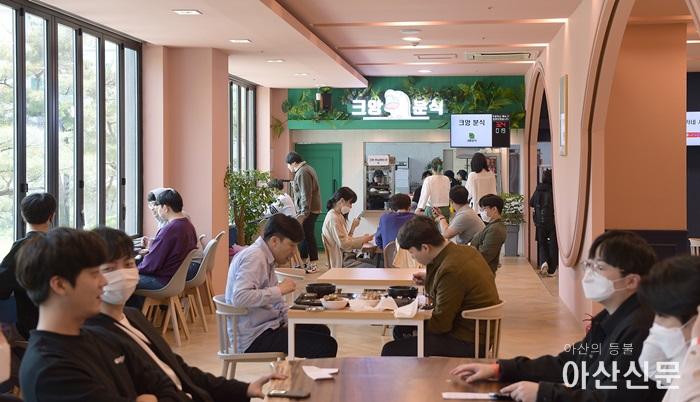 2020-5-19[순천향대 보도사진] 학생들에게 외면받던 학식_푸드코트로 변신(크앙분식 6).jpg