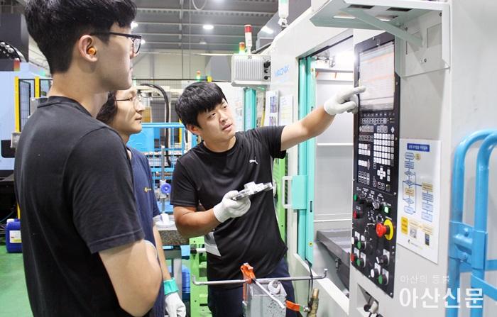 [순천향대 자료사진] 계약학과, 학생들이 현장직무교육 - 아산시 둔포면신영유니크 5.jpg