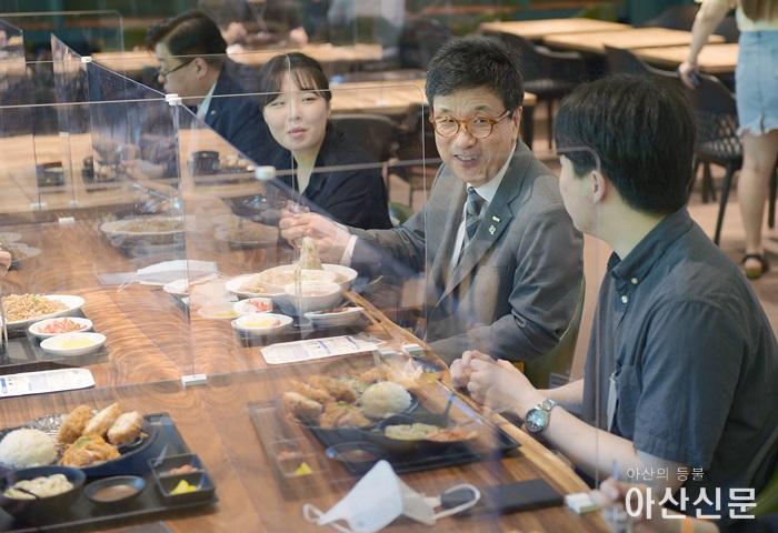 2020-6-4 [순천향대 보도사진] 학생식당 푸드코트에서 특별한 오찬간담회_총학 간부학생들과(1).jpg