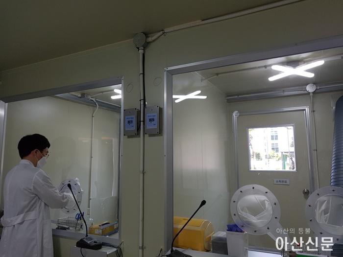 2-2. 아산시, 워킹 스루 감염안전 선별진료부스 설치 운영 (2).jpg