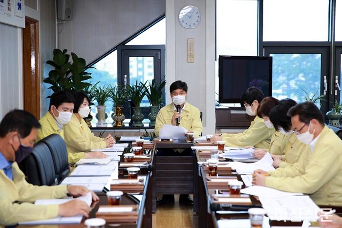 아산시의회는 호우피해 고통분담을 위해 올해 본예산에 책정된 의원들의 국외연수비를 전액 반납하기로 했다..JPG