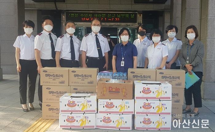 3.구세군 충서지방회 본영 후원물품 전달사진.jpg