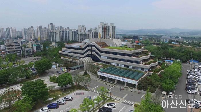 3. 아산시청 민원인 주차장, 눈에 띄게 변했네.jpg