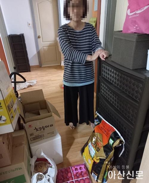 13. 온양5동 행복키움추진단, 가정의 달 맞이 후원금품 전달.jpg