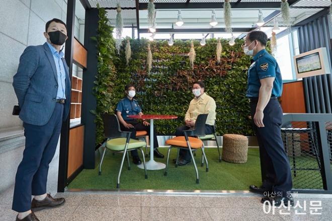2-1. 오세현 아산시장, 실내정원 ‘스마트 가든’ 방문.jpg
