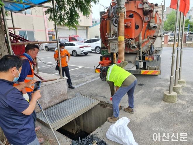 4. 아산시, 우기대비 배수로 및 우수관로 점검 이상무.jpg