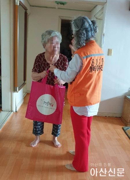 19. 온양온천시장상인회, 온양1동 행복키움과 사랑의 밑반찬 나눔 실시.jpg