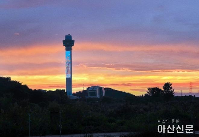 4. 아산시 랜드마크 그린타워의 변신, “화려한 야경보러 오세유” (5).jpg