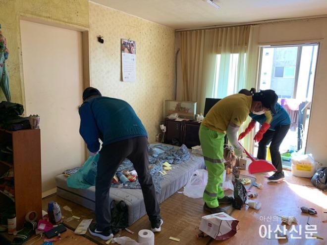 8. 아산시 희망봉사단, 온양2동 취약계층 주거환경개선 봉사활동 실시.jpg