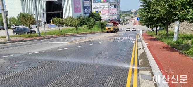 4. 아산시, 둔포 염작초등학교 진입도로 자동염수분사장치 설치.jpg
