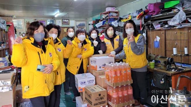 5. 둔포 적십자봉사회, 결연가구 안부 살피기 및 후원 물품 전달.jpg