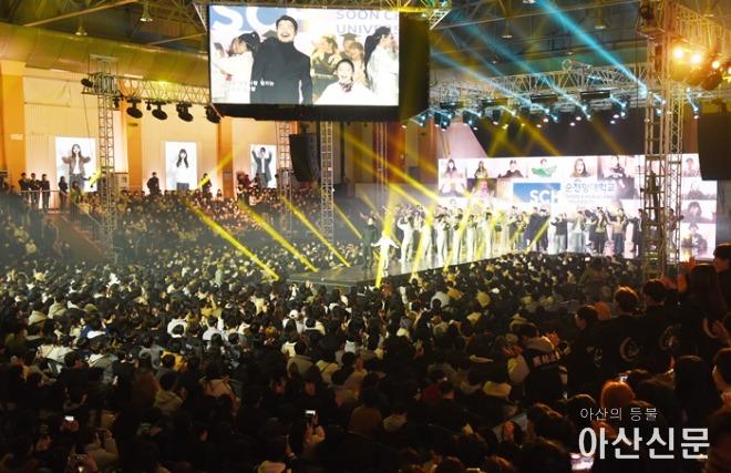 1. 리얼우주(체육관) 입학식 모습.jpg