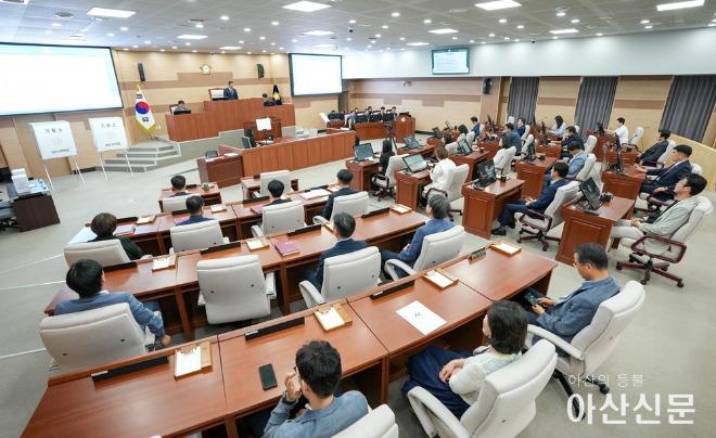 사진1)제250회 임시회 개회 사진.jpg