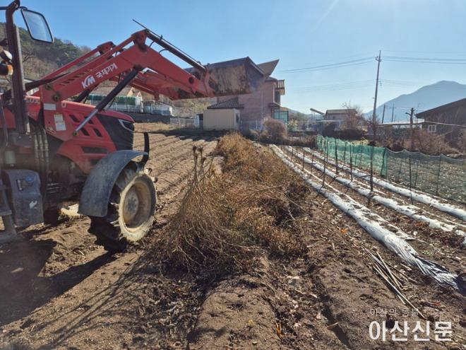 2. 아산시 배방읍, 산불예방을 위한 영농부산물 파쇄 (2).jpg