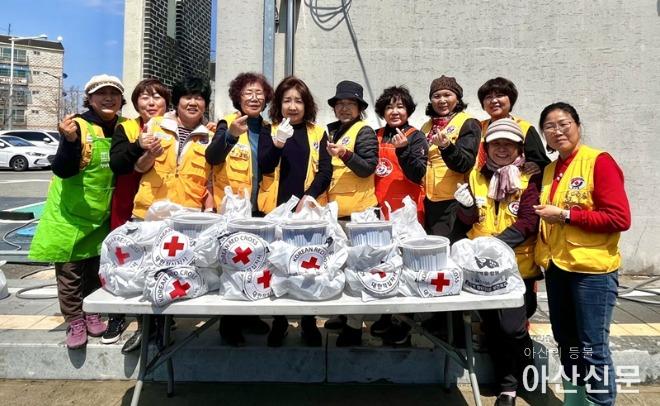 2. 둔포면 적십자봉사회, 사랑의 열무김치 나눔으로 이웃사랑 실천(1).jpg